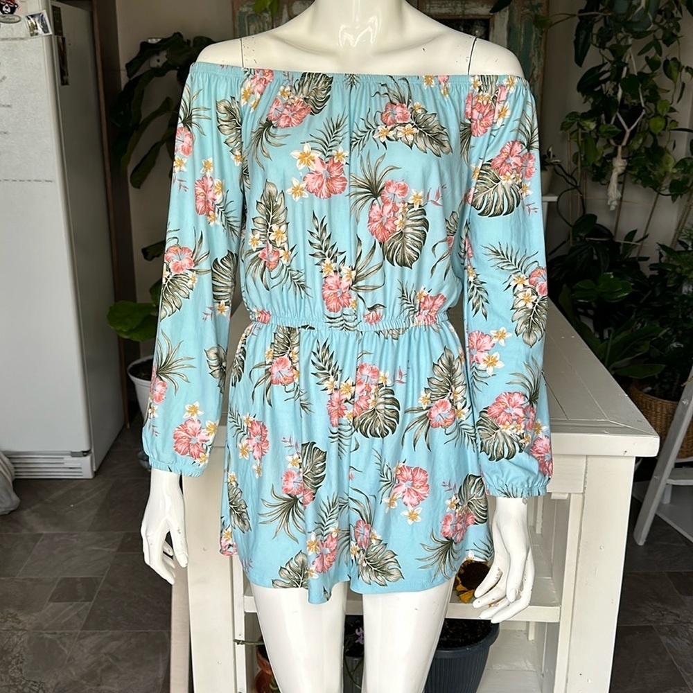 ARDENE size medium off the shoulder jumper, new tags, blue floral